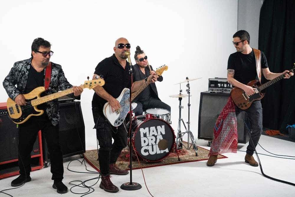 Mandrácula comparten video clip para “Se hace tarde”